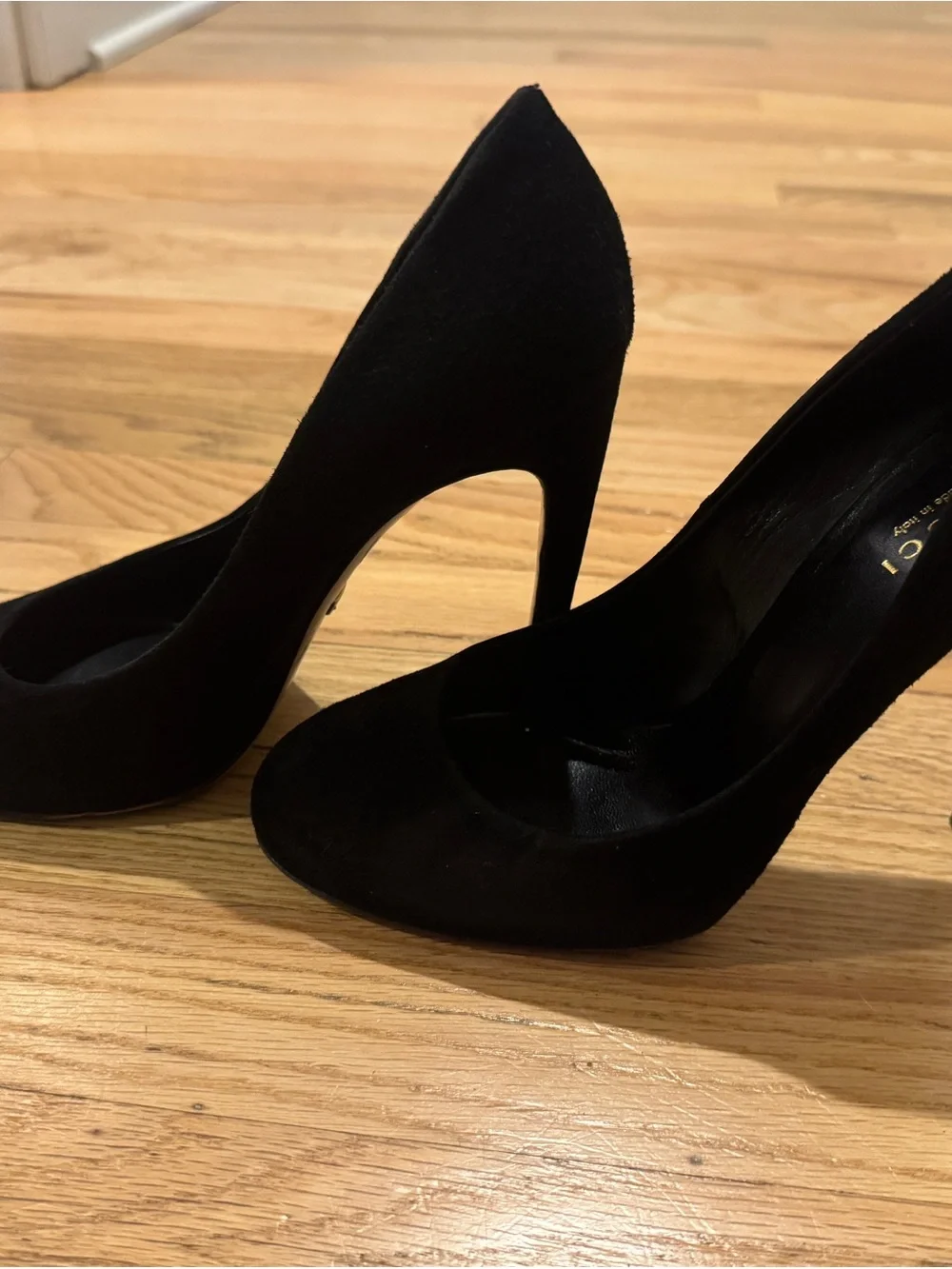 Gucci Black Suede Round Toe Pumps Heels Size 37.5 Made in Italy